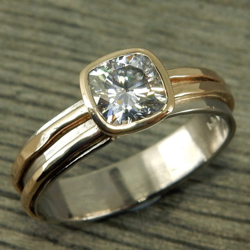 Women's Contrasting Color Square Pillow Synthetic Zirconia Ring